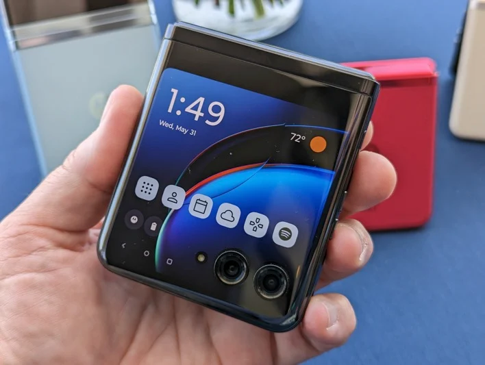 Motorola Razr Plus 2024