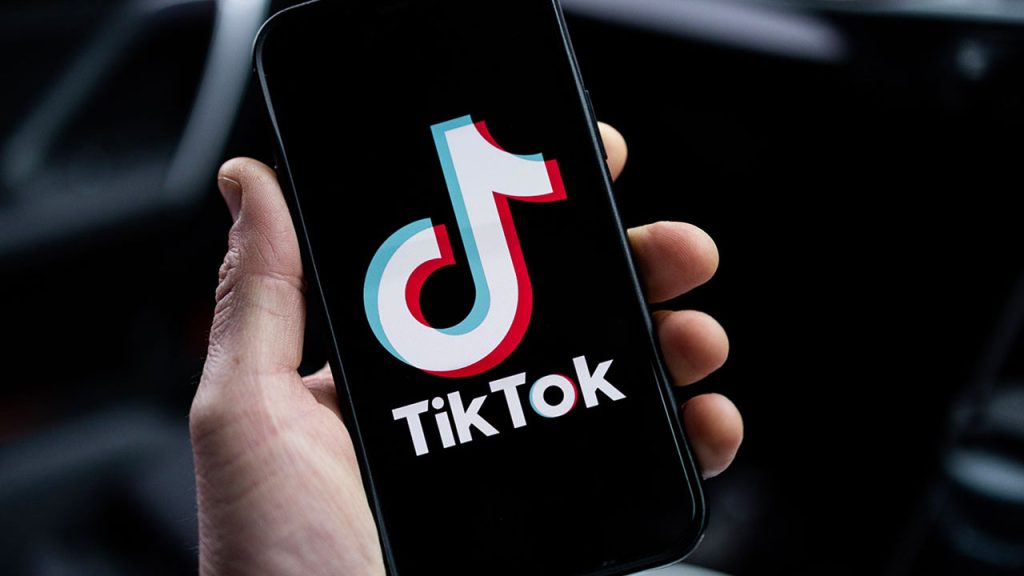 Zengin Öğrenciler Öğretmenleri Hedef Alan TikTok Saldırısı Başlattı