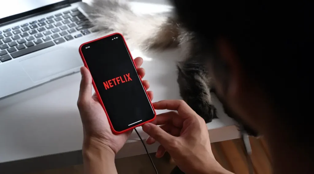 Iphone-Telefonundan-Netflix-Uygulama-Gorseli